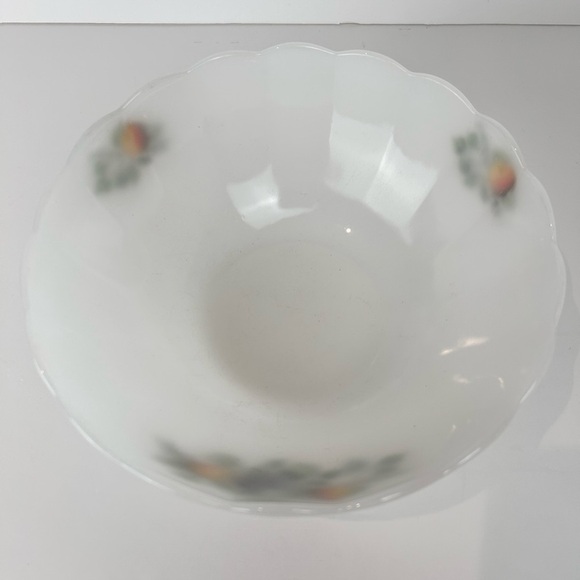 Arcopal Fruits de France Medium Scalloped milk glass serving bowl, Vintage, 70s - Picture 7 of 9